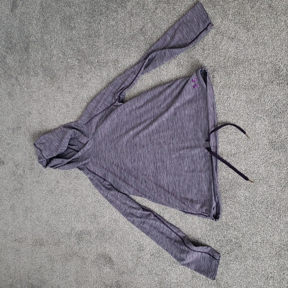 Under Armour top